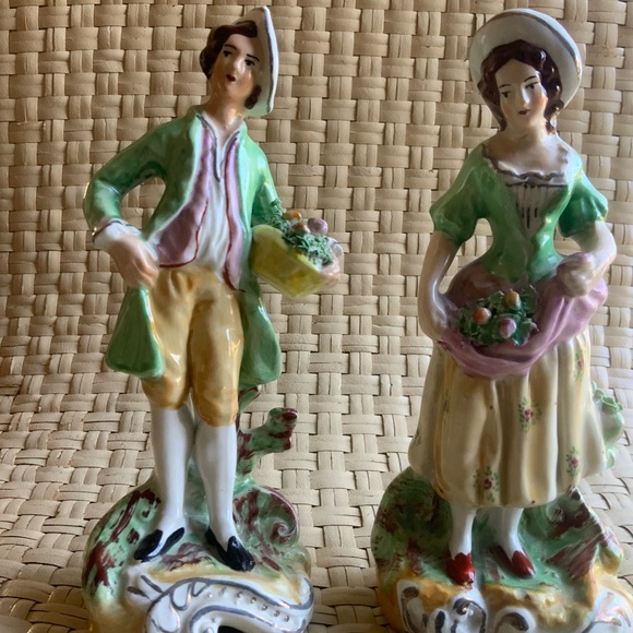 ANTIQUE STAFFORDSHIRE FIGURINES PASTORAL MAN AND WOMAN218
